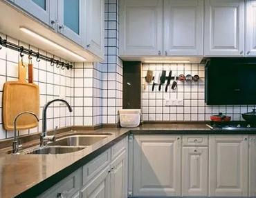 厨房装修必读 橱柜台面挡水条的重要性与安装要点